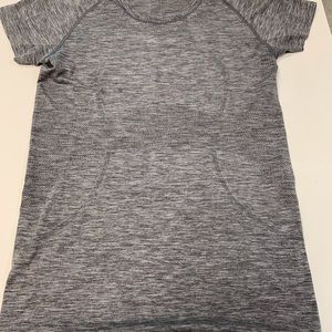 Lululemon swiftly top. Short sleeve.